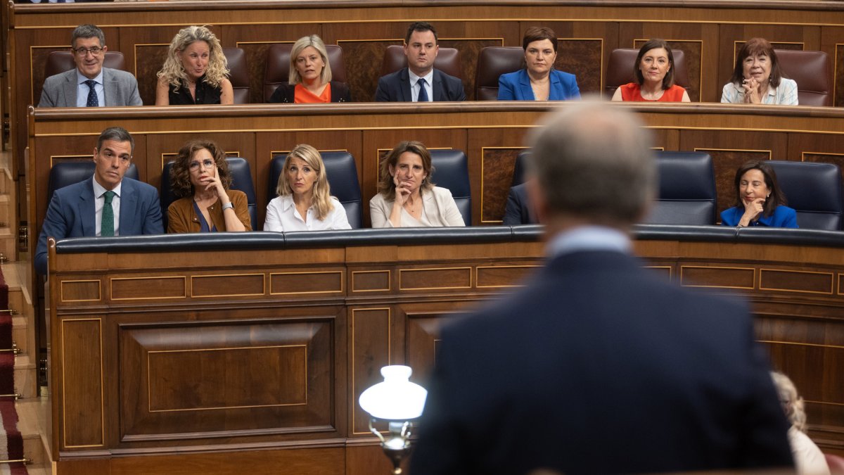 Archivo - (I-D) El presidente del Gobierno, Pedro Sánchez; la vicepresidenta primera y ministra de Hacienda, María Jesús Montero; la vicepresidenta segunda y ministra de Trabajo, Yolanda Díaz; la vicepresidenta tercera y ministra de Transición Ecológica,