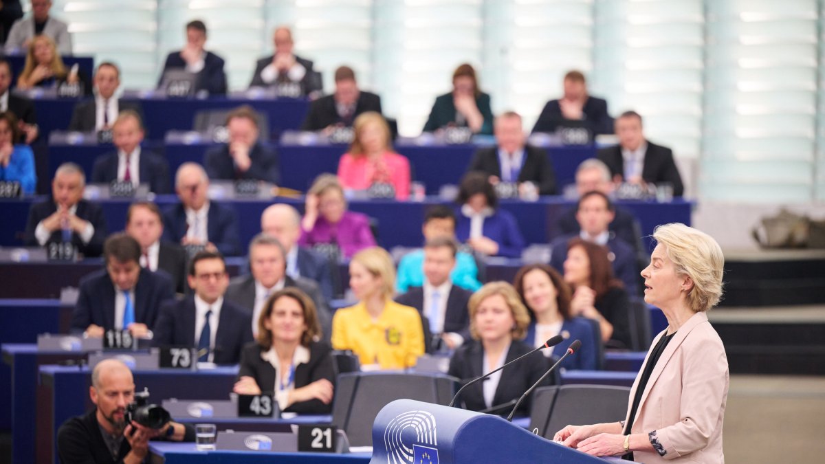 La presidenta de la Comisión Europea, Ursula Von Der Leyen, durante la presentación de su equipo ante la Eurocámara, a 27 de noviembre de 2024, en Bruselas (Bélgica).