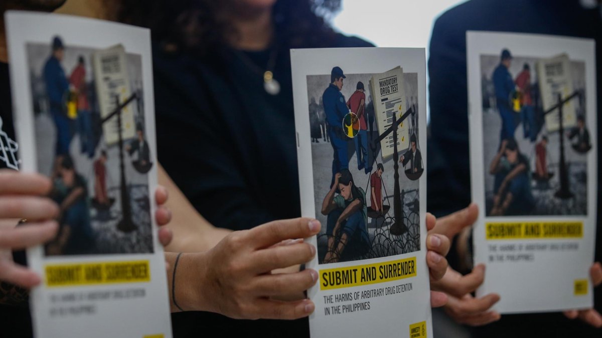 Representantes de Amnistía Internacional en una actividad contra la pena de muerte.
