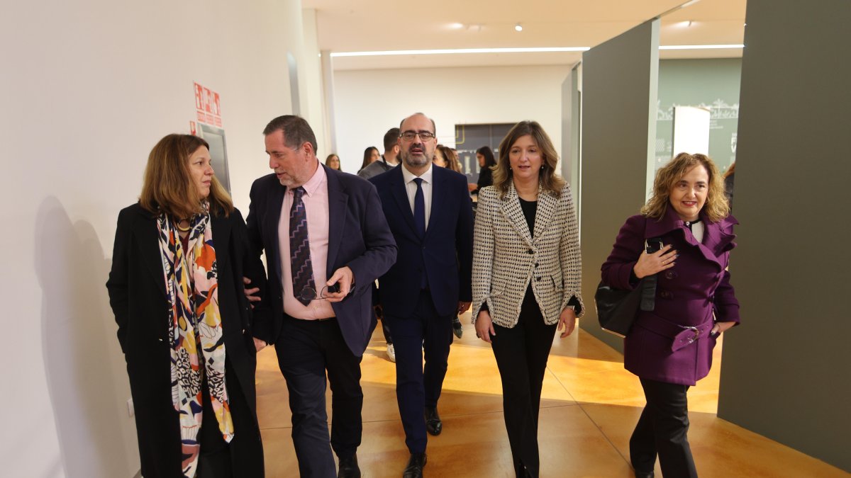 La directora de la Ciuden, el gerente de la Gasbi, el alcalde de Ponferrada, la rectora de la ULE y la vicerrectora del Campus de Ponferrada.