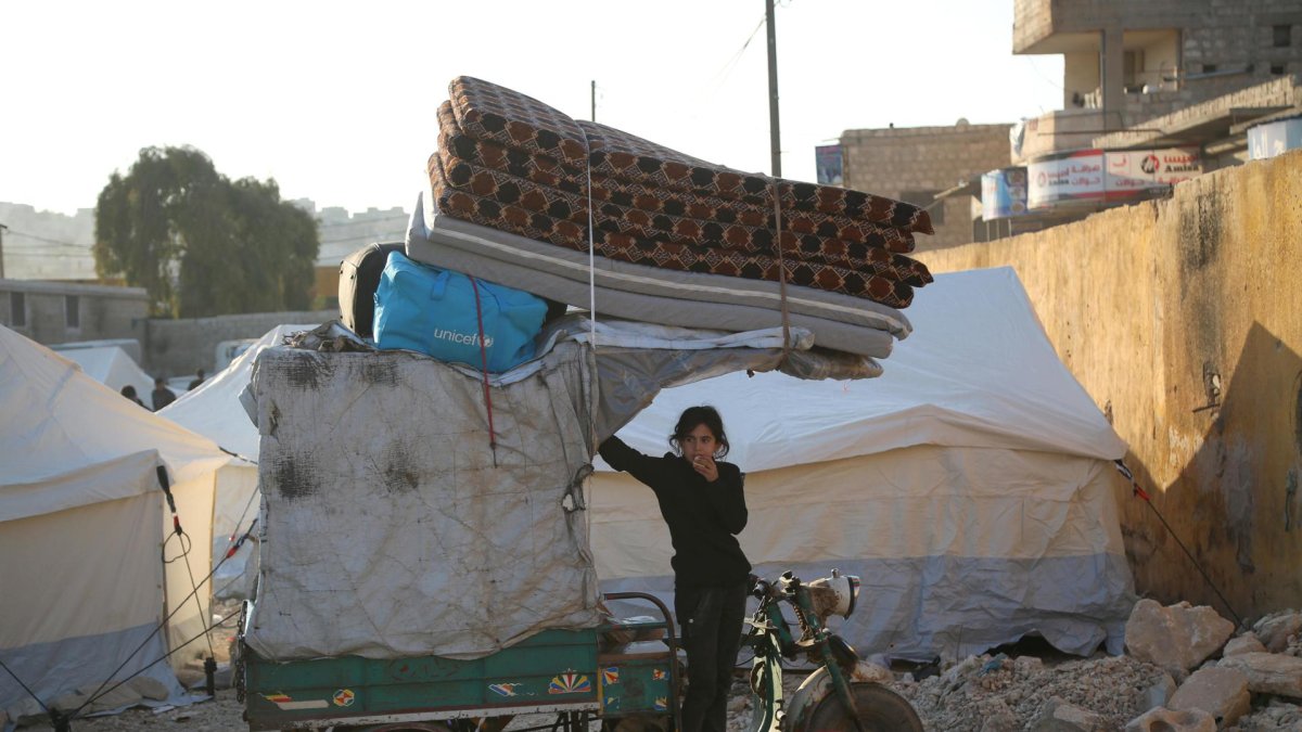 Desplazados sirios en la localidad de Idlib. EFE/EPA/BILAL AL MAHMOUD