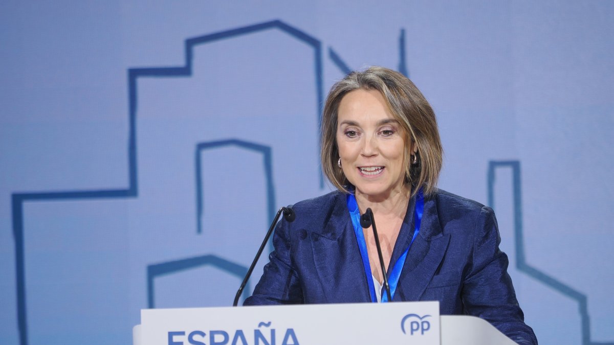 La secretaria general del PP, Cuca Gamarra, interviene durante la XXVII Intermunicipal del PP, a 30 de noviembre de 2024, en Valladolid, Castilla y León (España). El Partido Popular celebra hoy su XXVII Intermunicipal, donde se reúne una representación de