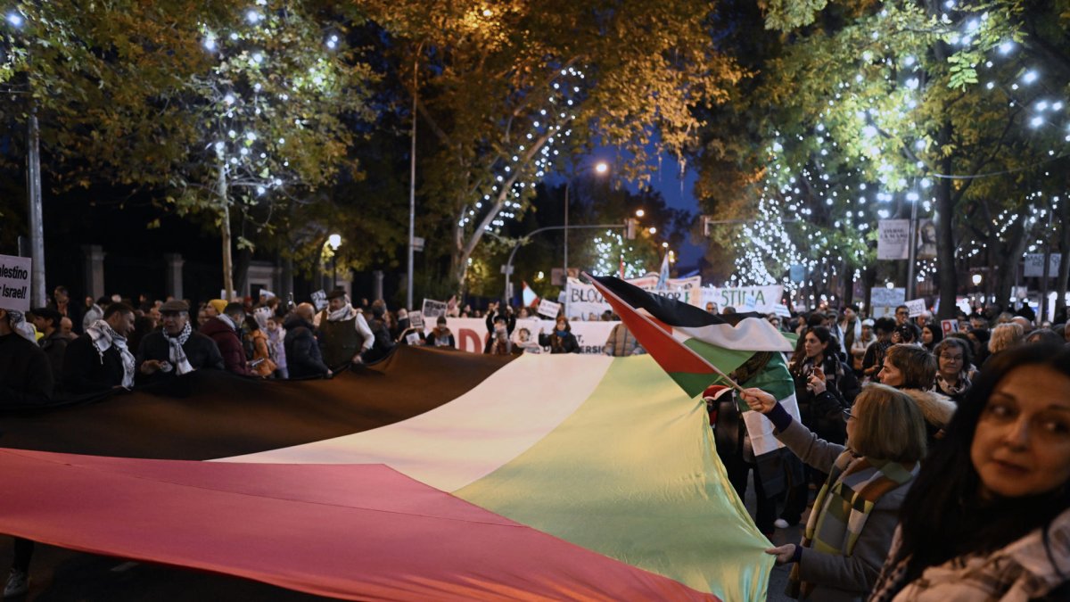 Manifestación “Alto al genocidio en Palestina”, convocada por RESCOP y Fin al comercio de armas con Israel, este sábado en Madrid. EFE/Víctor Lerena