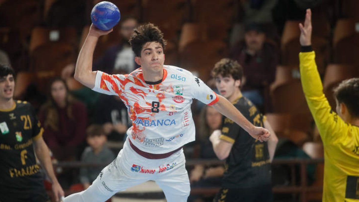 El ademarista Darío Sanz fue una pesadilla para la defensa del Granollers, sobre todo en el primer tiempo del partido. ÁNGELOPEZ