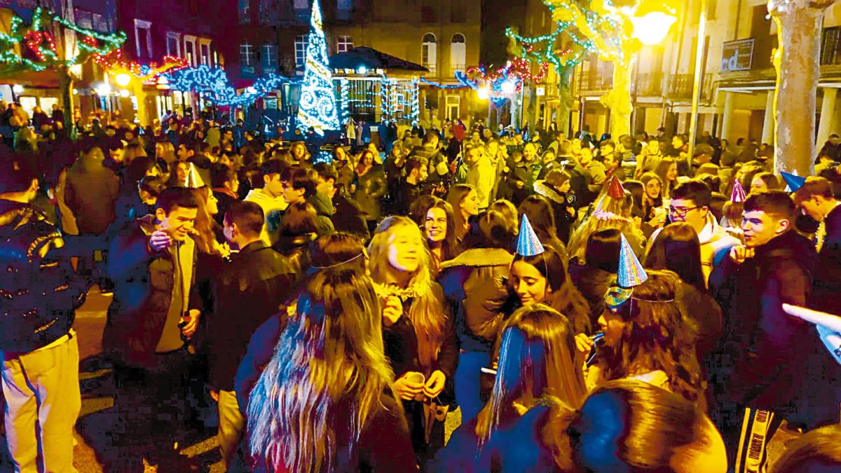 La plaza de Sahagún acogió la Nochevieja anticipada.