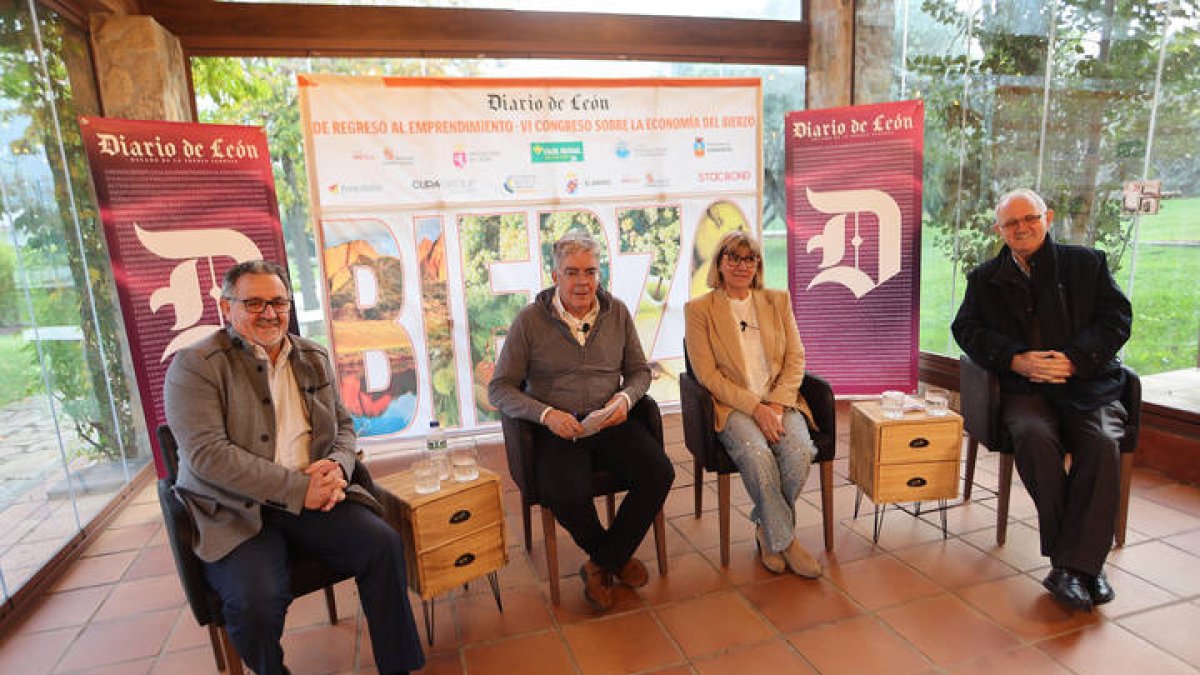 Carlos Fernández. Manuel Félix, Mari Paz Martínez y Antolín de Cela.