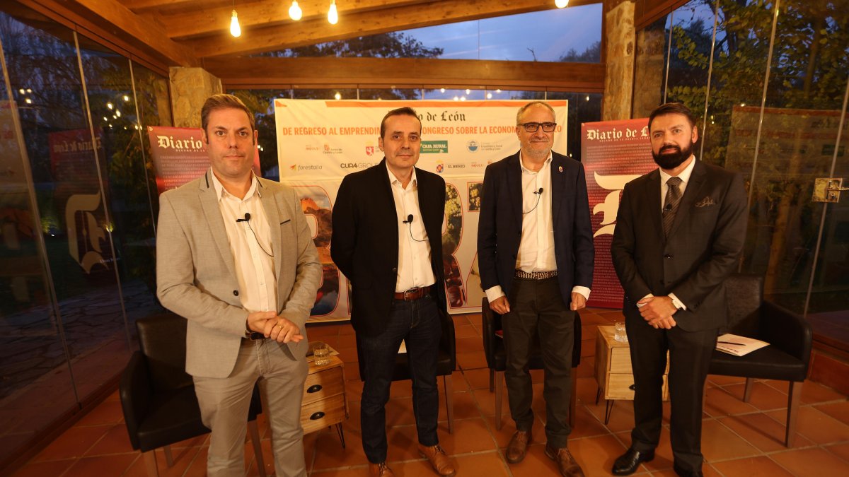 Iván Alonso, Carlos Fidalgo, Olegario Ramón y José Ramón García, en la mesa redonda.