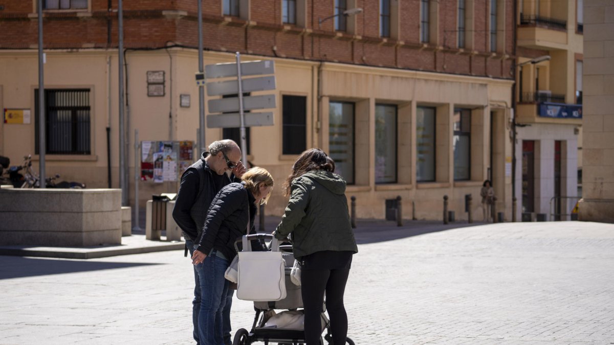 Una madre y su bebé, en una imagen de archivo. EFE/ Antonio García