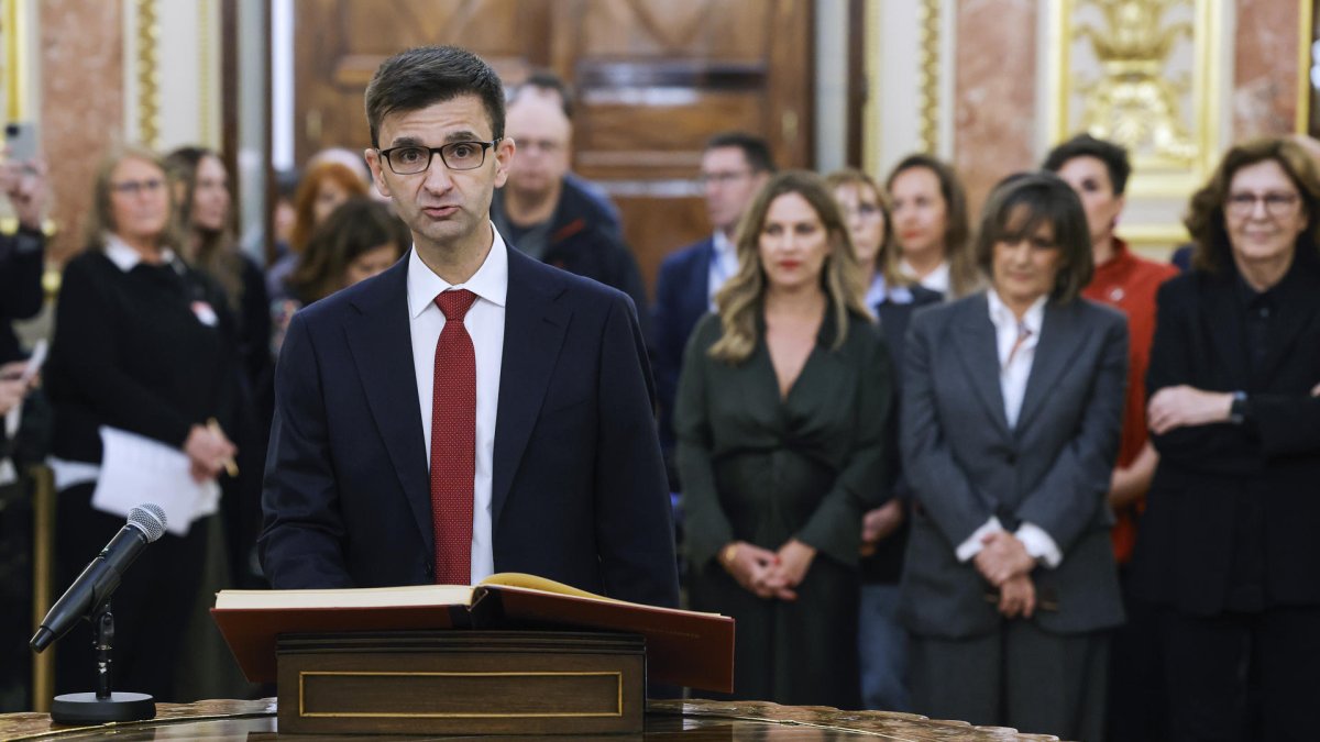 El nuevo presidente de la Corporación RTVE, José Pablo López, durante el acto de jura o promesa de acatamiento de la Constitución, este lunes en el Congreso de los Diputados. EFE/Zipi Aragón