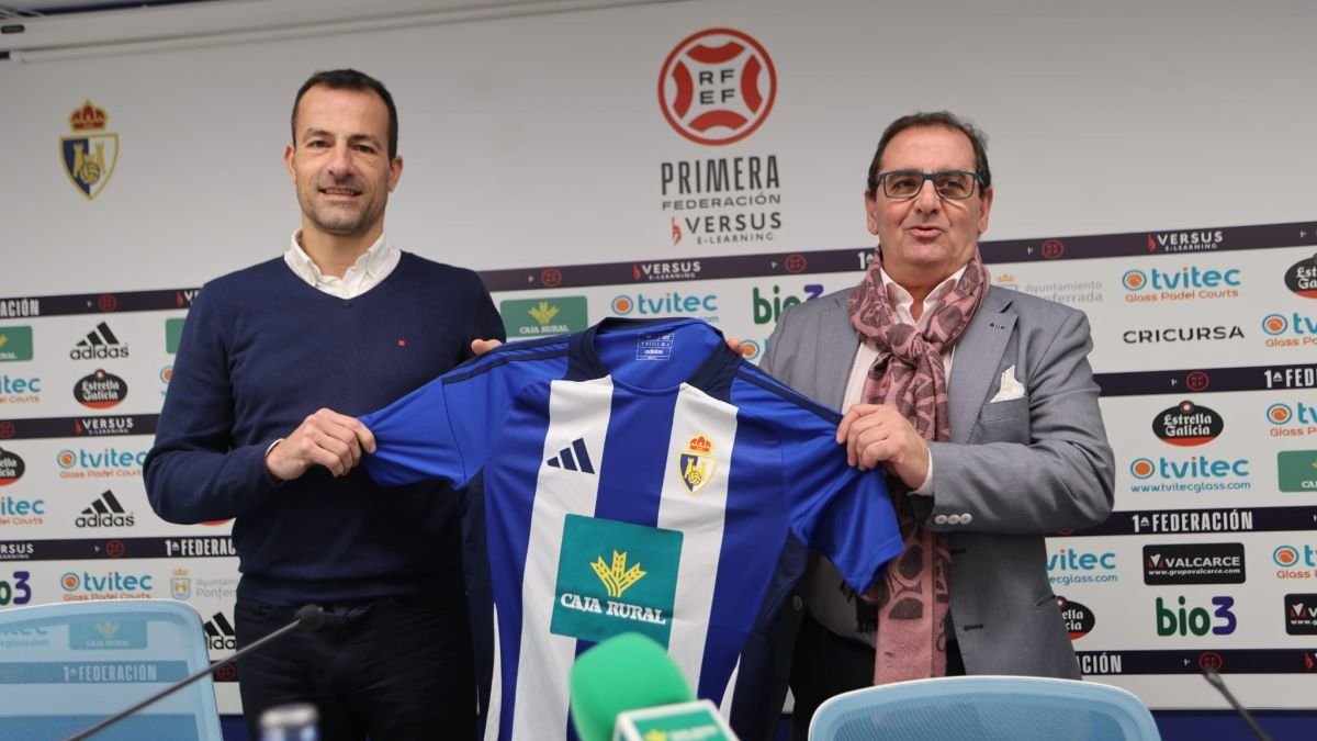 David López y Narciso Prieto presentaron el acuerdo entre la Deportiva y Caja Rural. L. DE LA MATA