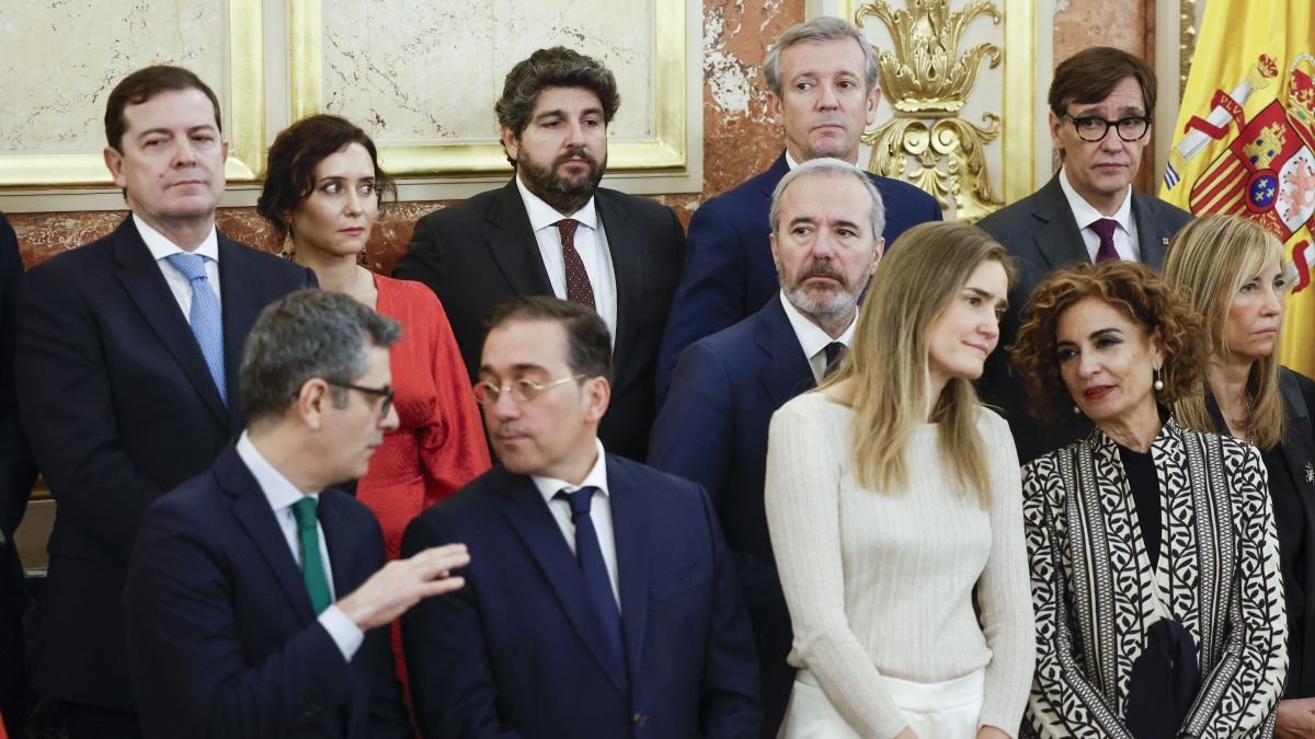 El presidente de Castilla y León, Alfonso Fernández Mañueco, posa junto al resto de presidentes y ministros. chema moya