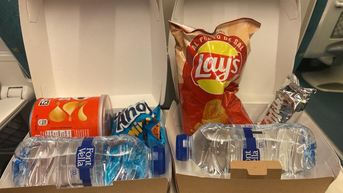 Comida obsequiada por Renfe con motivo del retraso en el tren León-Barcelona.
