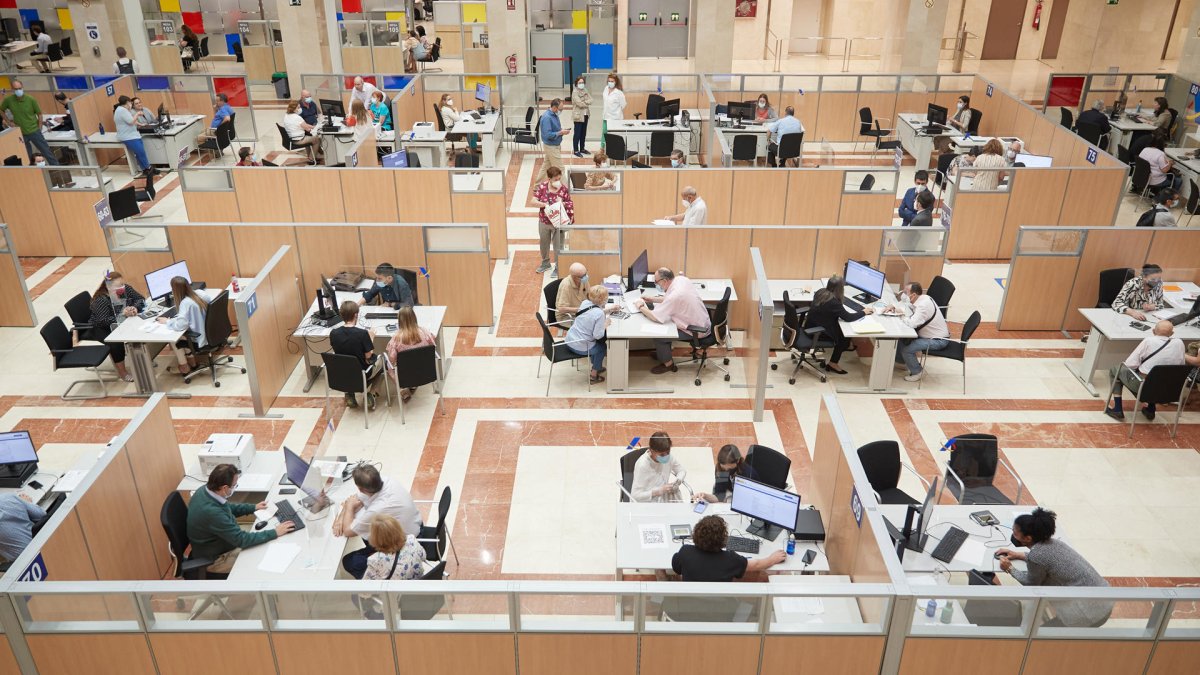 Imagen de archivo de la sede de la Agencia Tributaria de Guzmán el Bueno en Madrid.EFE / Miguel Osés