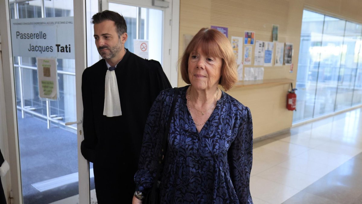 La ciudadana francesa Gisele Pelicot llegando al juicio por la violación que sufrió por decenas de desconocidos después de ser drogada por su propio marido. (Francia) EFE/EPA/GUILLAUME HORCAJUELO