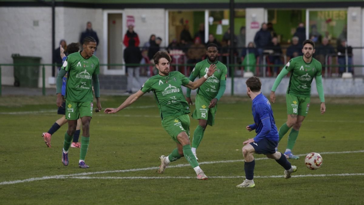 El Atlético Astorga se mostró muy superior a un Villaralbo al que acabó goleando. FERNANDO OTERO