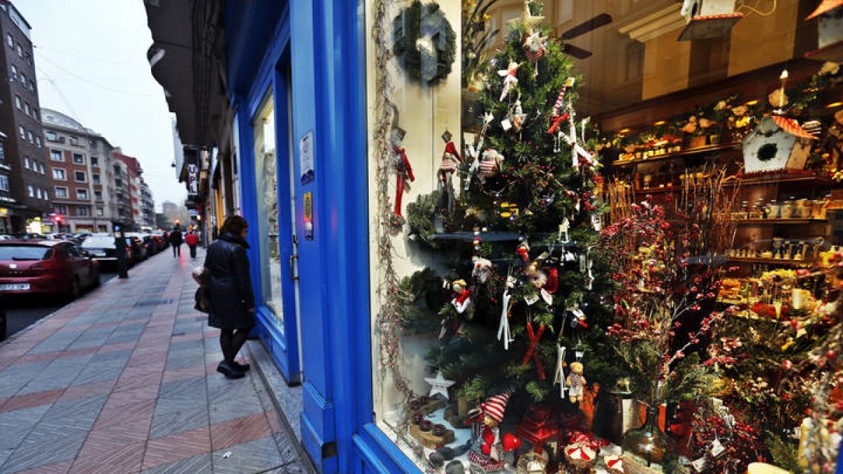 Escaparate decorado de navidad en León.