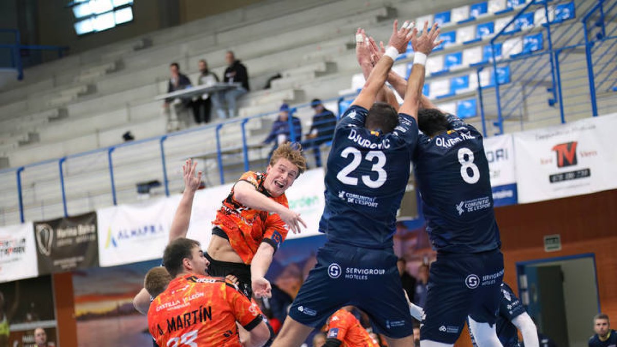 Empate del Ademar en Benidorm