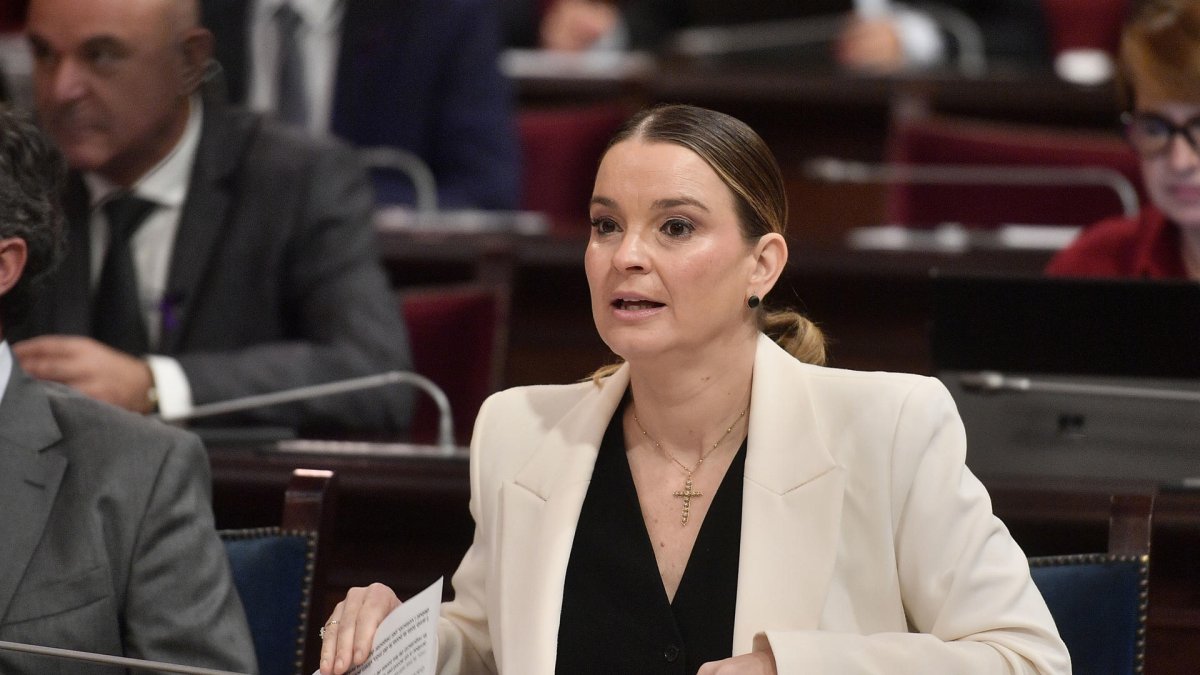 La presidenta del Govern Balear Marga Prohens, durante el pleno del Parlament balear el pasado 26 de noviembre, en Palma.-EFE/ Miquel A. Borràs
