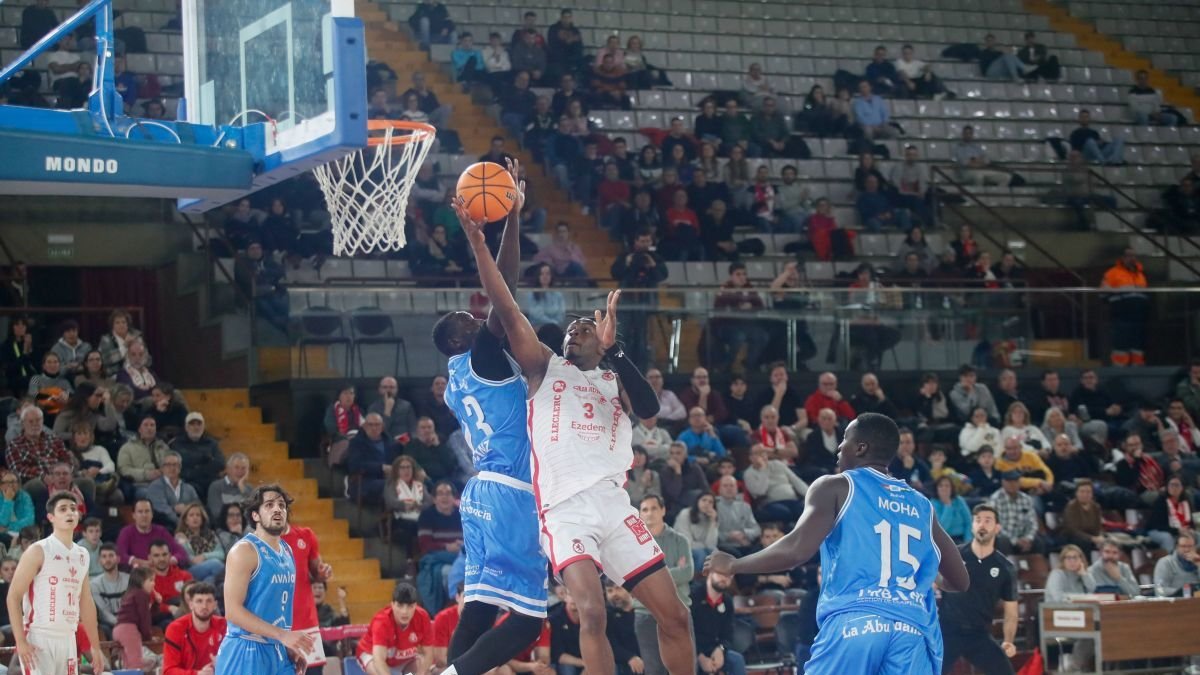 Okafor anotó nueve puntos. ÁNGELOPEZ