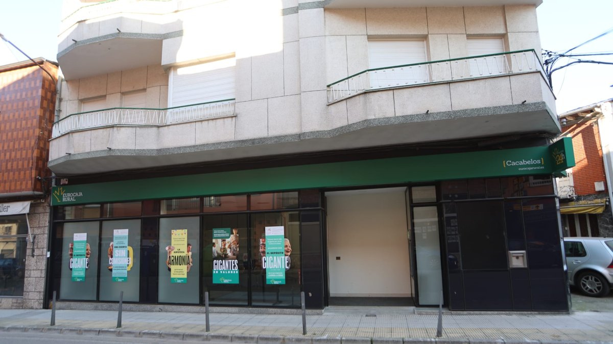 Sucursal de Eurocaja Rural en Cacabelos.