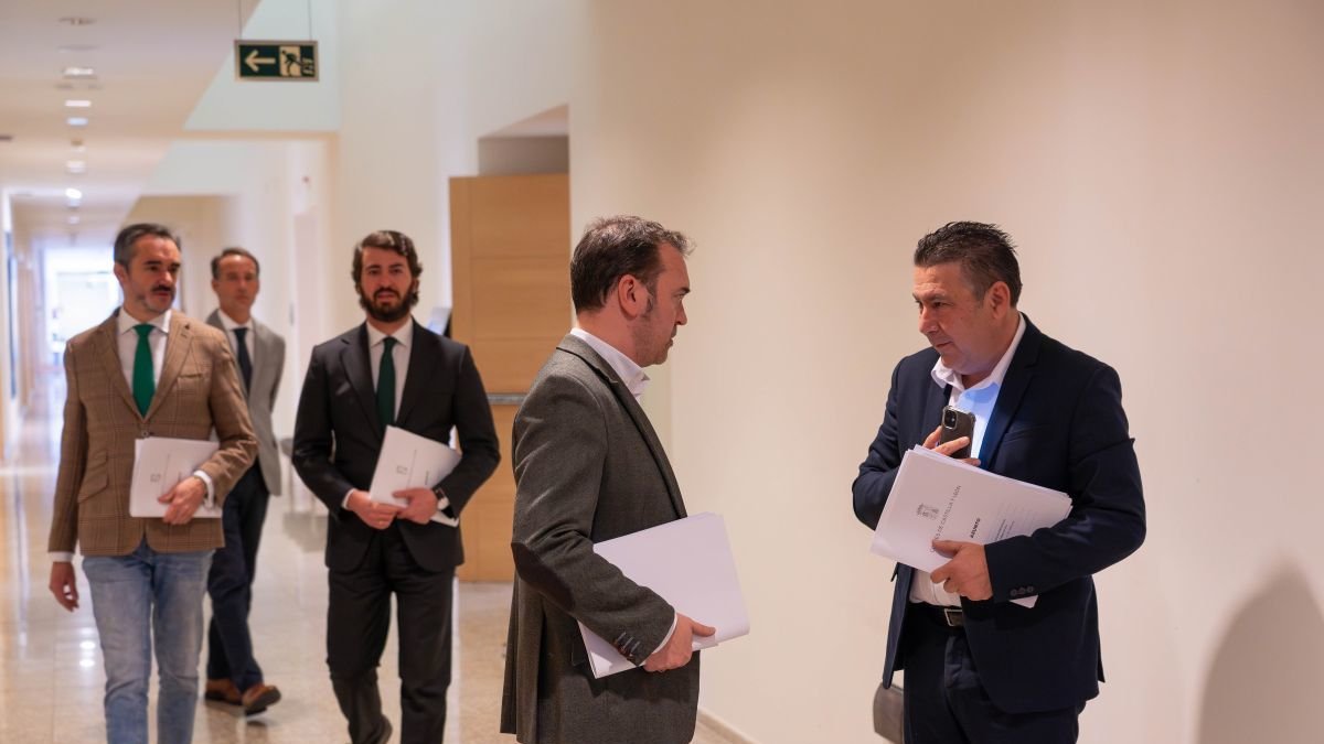 Los portavoces de PP, UPL y Vox tras la junta de portavoces.ical