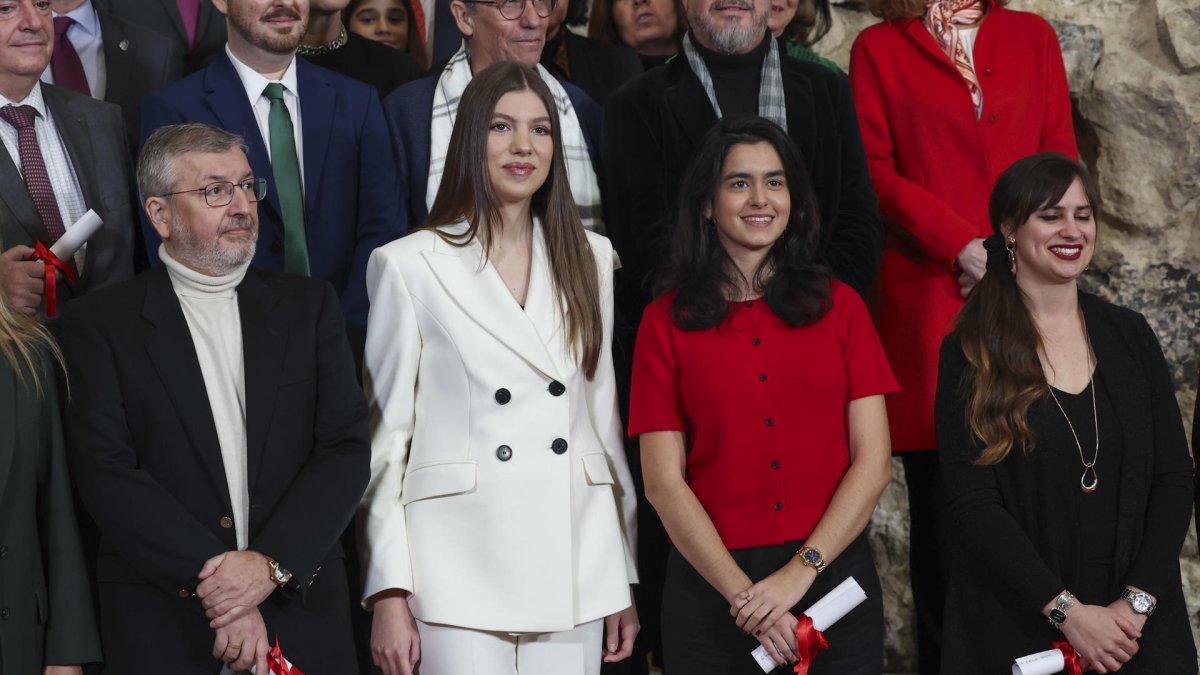 La infanta Sofía (2i), este viernes en su primer acto institucional en solitario.