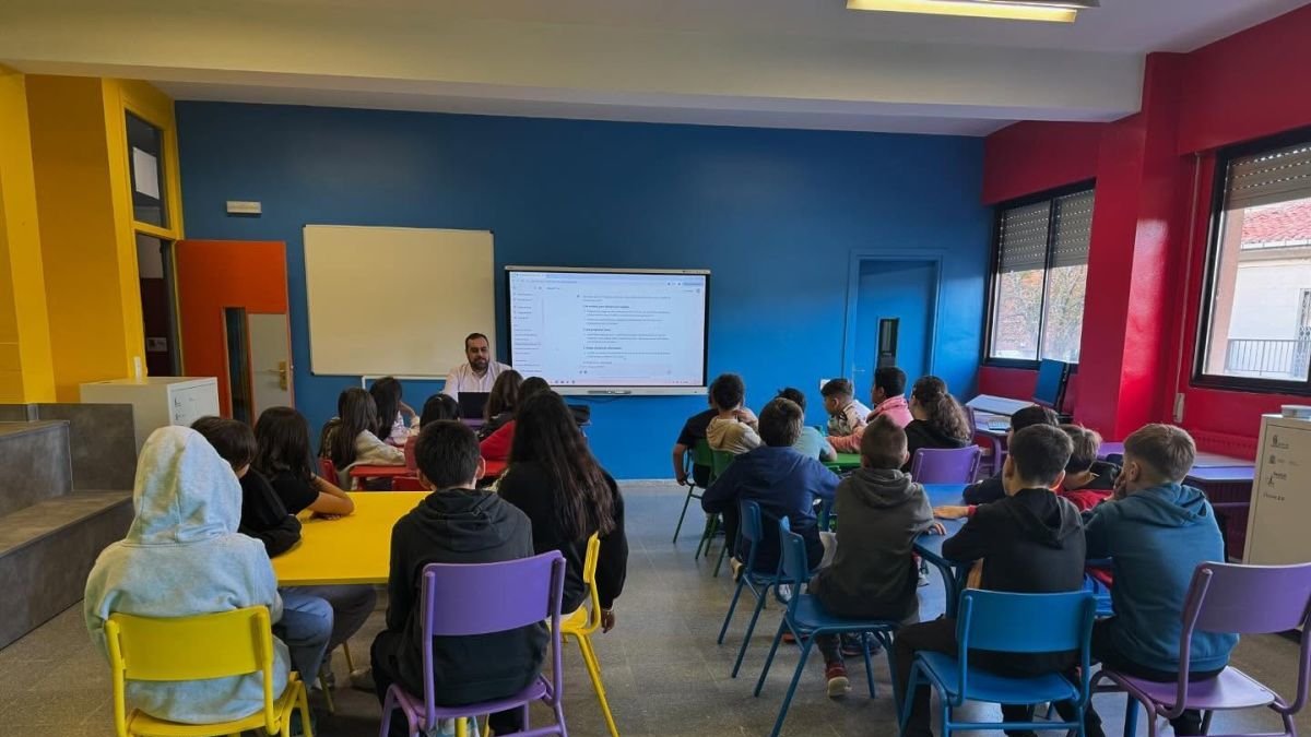 Un momento del taller organizado por la Fundación Proconsi en el colegio La Granja. DL