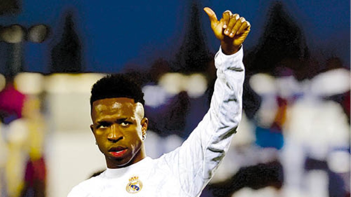 Vinicius liderará el ataque del Real Madrid en su visita de esta noche a Vallecas.