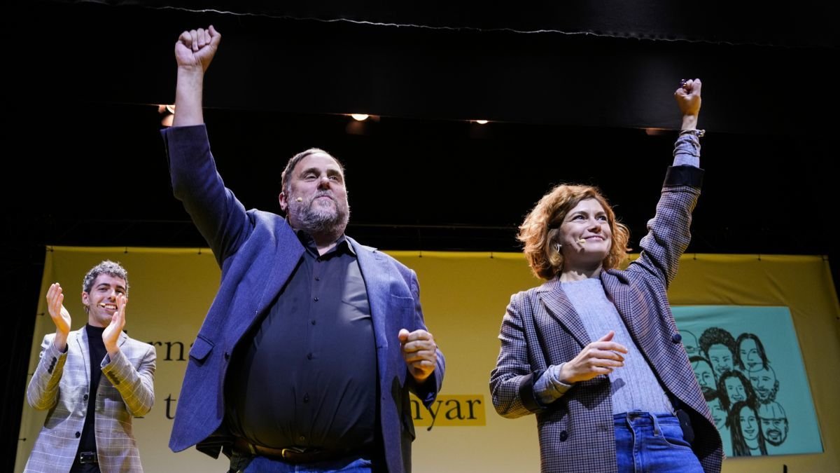 Oriol Junqueras y Elisenda Alamany ayer en Barcelona, tras ganar el congreso de ERC. Alejandro García