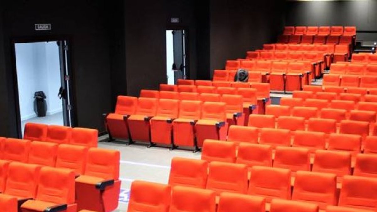 Patio de butacas del Teatro El Albéitar de la ULE.