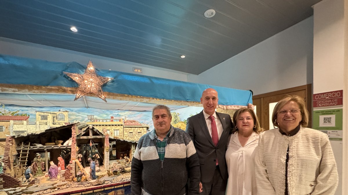 El belén del coto escolar se ha presentado hoy.