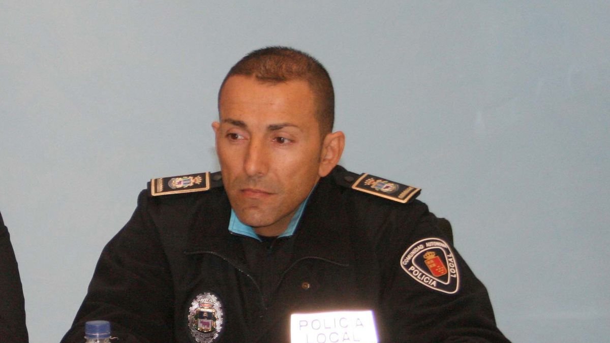 El capitán de la Guardia Civil, Jesús F. B., en una imagen facilitada por el periódico murciano, en la época en la que era jefe de la Policía Local de Caravaca. LA OPINIÓN DE MURCIA