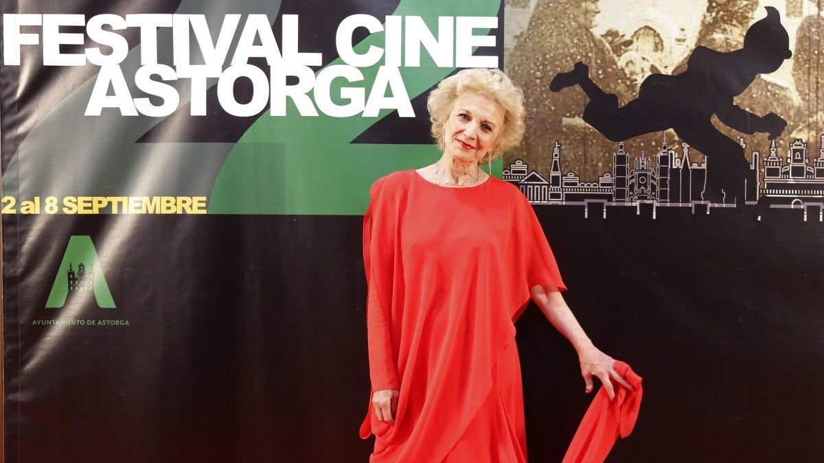 Marisa Paredes en el Festival de Cine de Astorga que le otorgó el premio de honor. FERNANDO OTERO