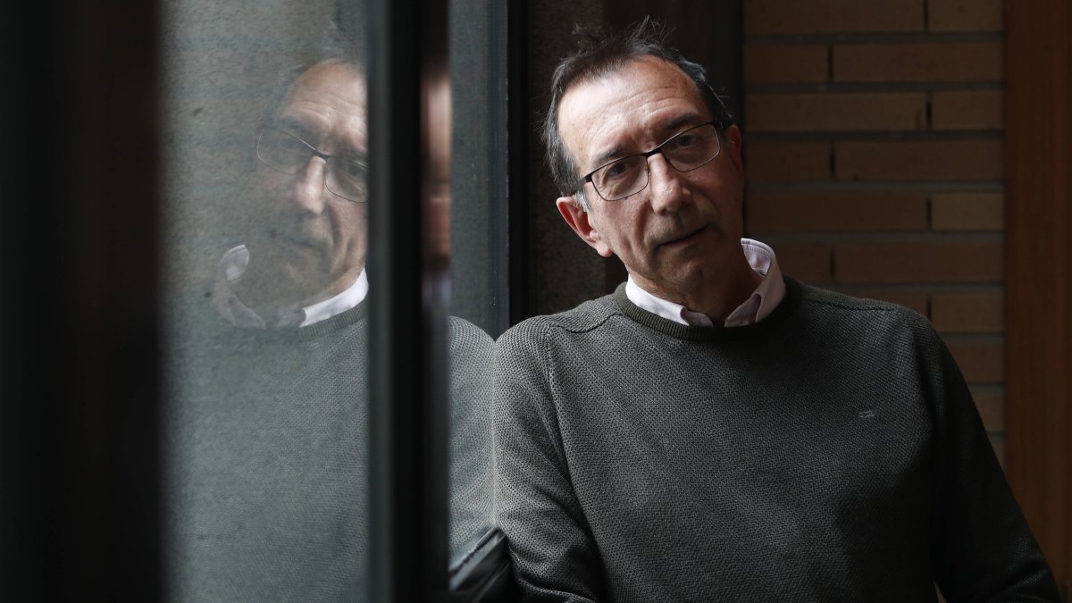 Tomás Sánchez Santiago firma uno de los poemarios del año.
