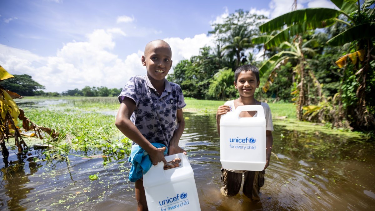 Niños con ayuda de Unicef.