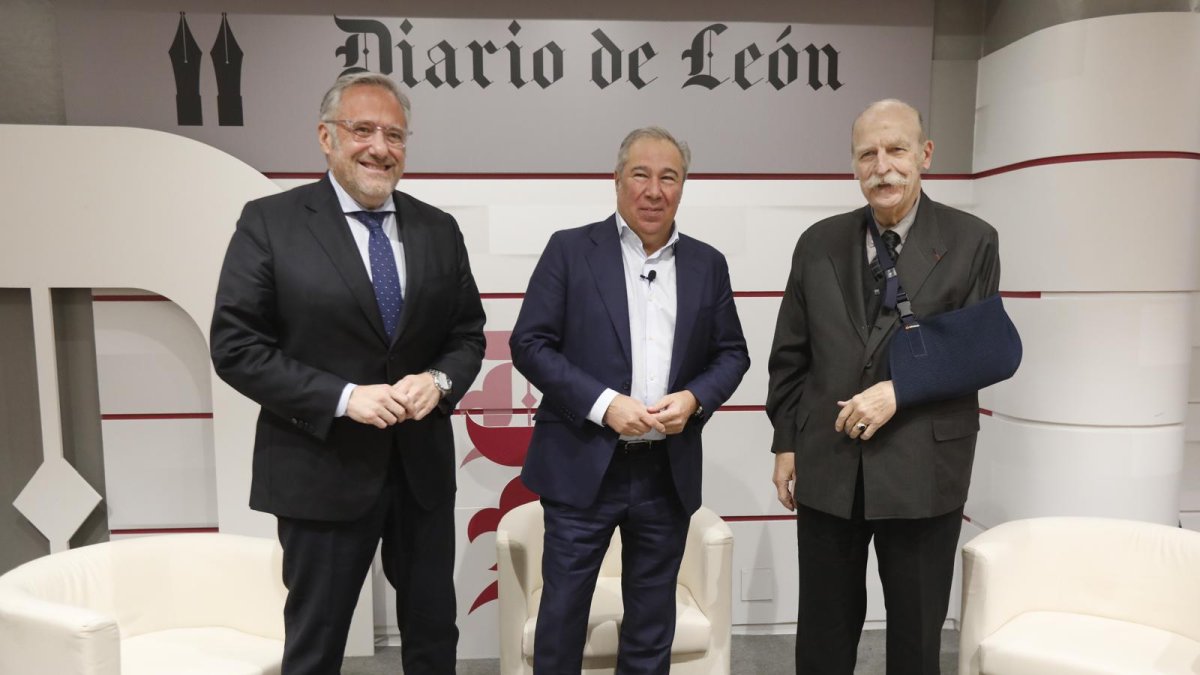 Pollán, Torné y Arvizu protagonizaron la mesa redonda.