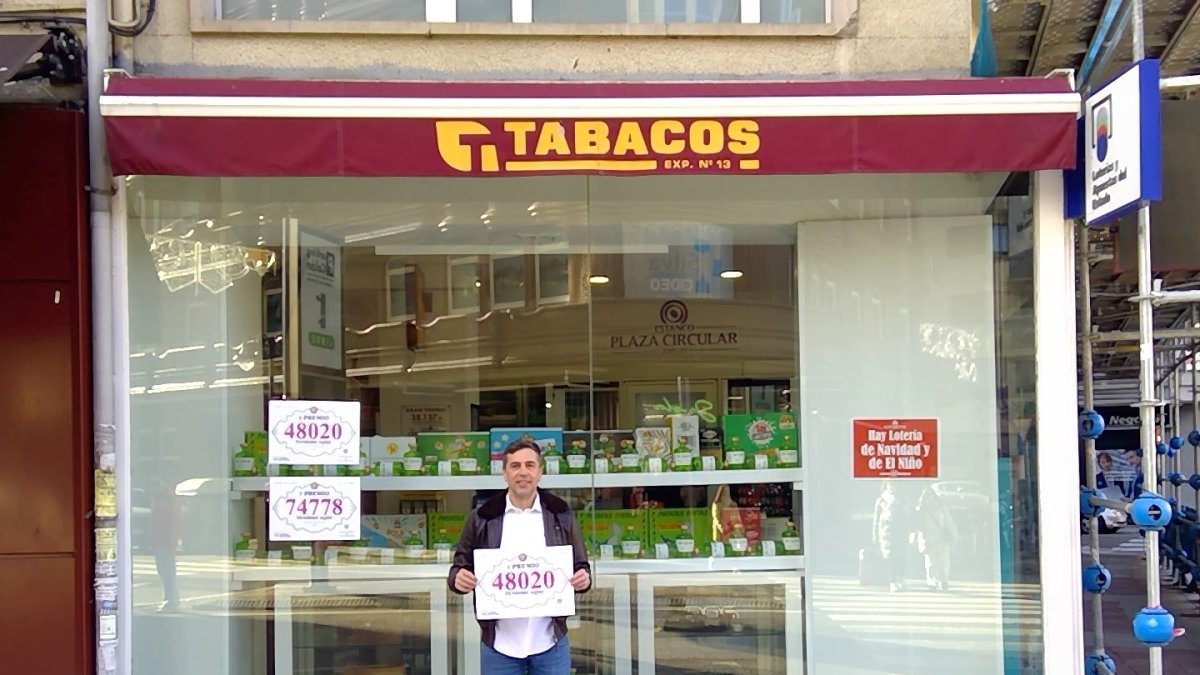 Administración en la plaza Inmaculada que repartió suerte en el Sorteo Extraordinario de Navidad 2024.
