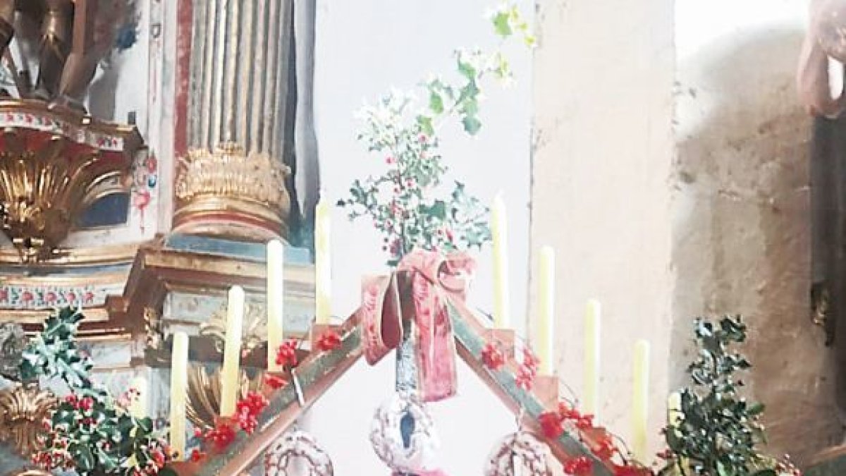 El ramo de Navidad de Fresno en la iglesia de San Miguel. C. F. MARCOS