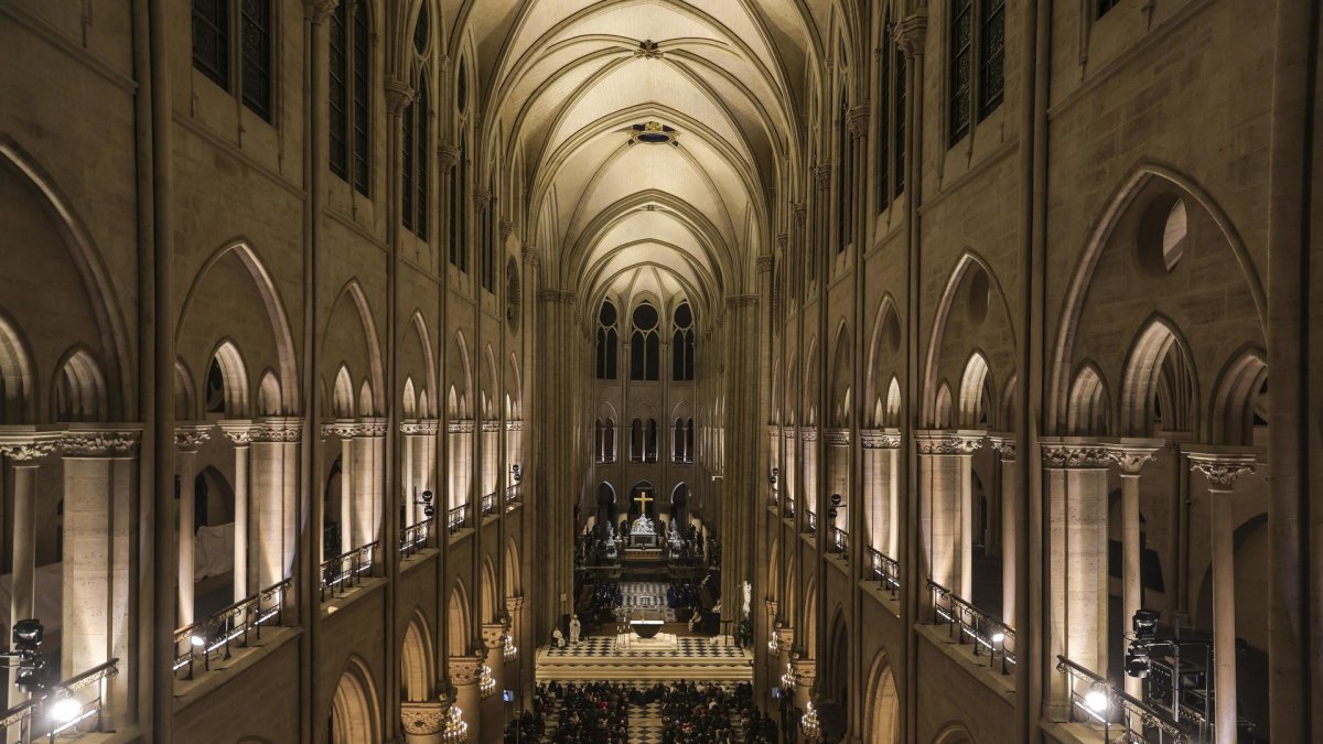 Imagen de la recién restaurada catedral de Notre Dame en París. EFE/EPA/Teresa Suarez