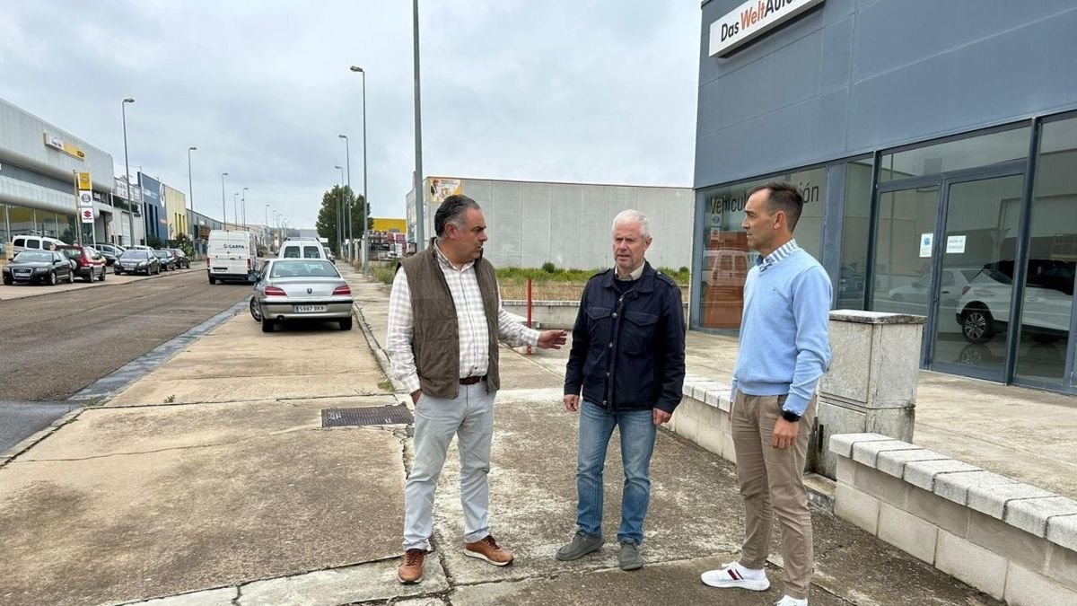 El alcalde de Astorga, el presidente de la Cámara y el concejal. dl