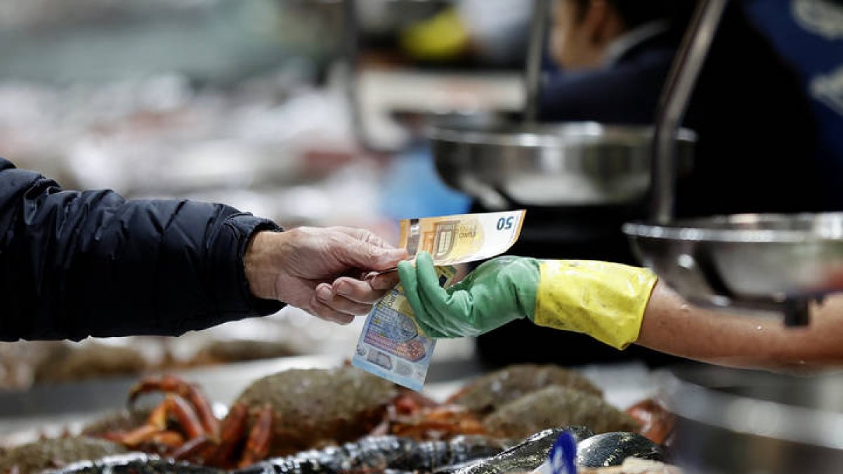 Los leoneses han reducido los créditos con los bancos en 395 millones de euros desde 2022