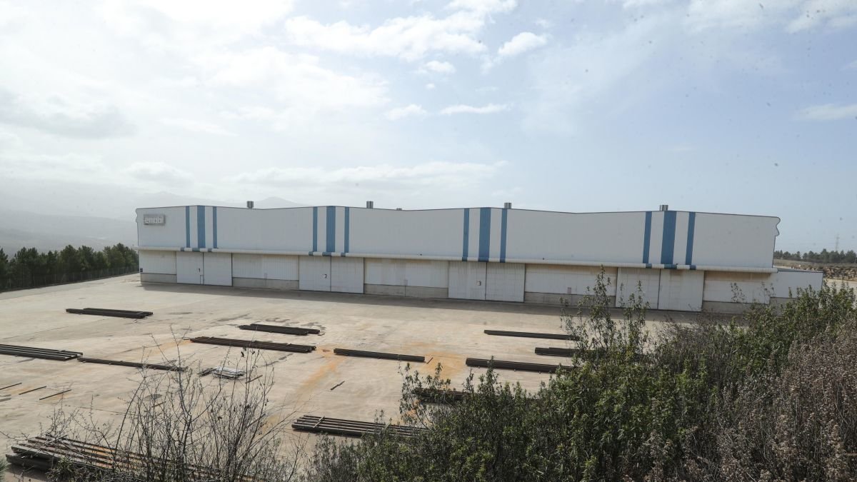 Vista de las instalaciones de Emobi en el polígono de La Llanada, en una imagen de archivo. l. de la mata