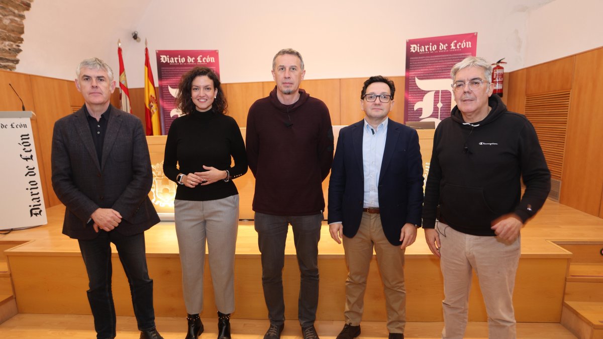 Jorge Vega (Uned), Lidia Coca (teniente alcalde de Ponferrada), Roberto Arias (Anillo Verde), Eduardo García (Cupa) y el periodista Manuel Félix.
