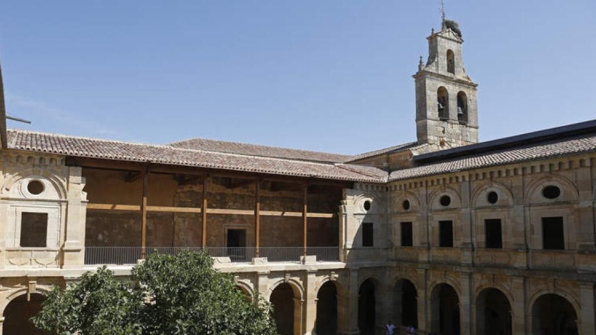 El Monasterio de Santa María de Sandoval se reivindica como uno de los grandes atractivos monumentales del Camino de Santiago. dl