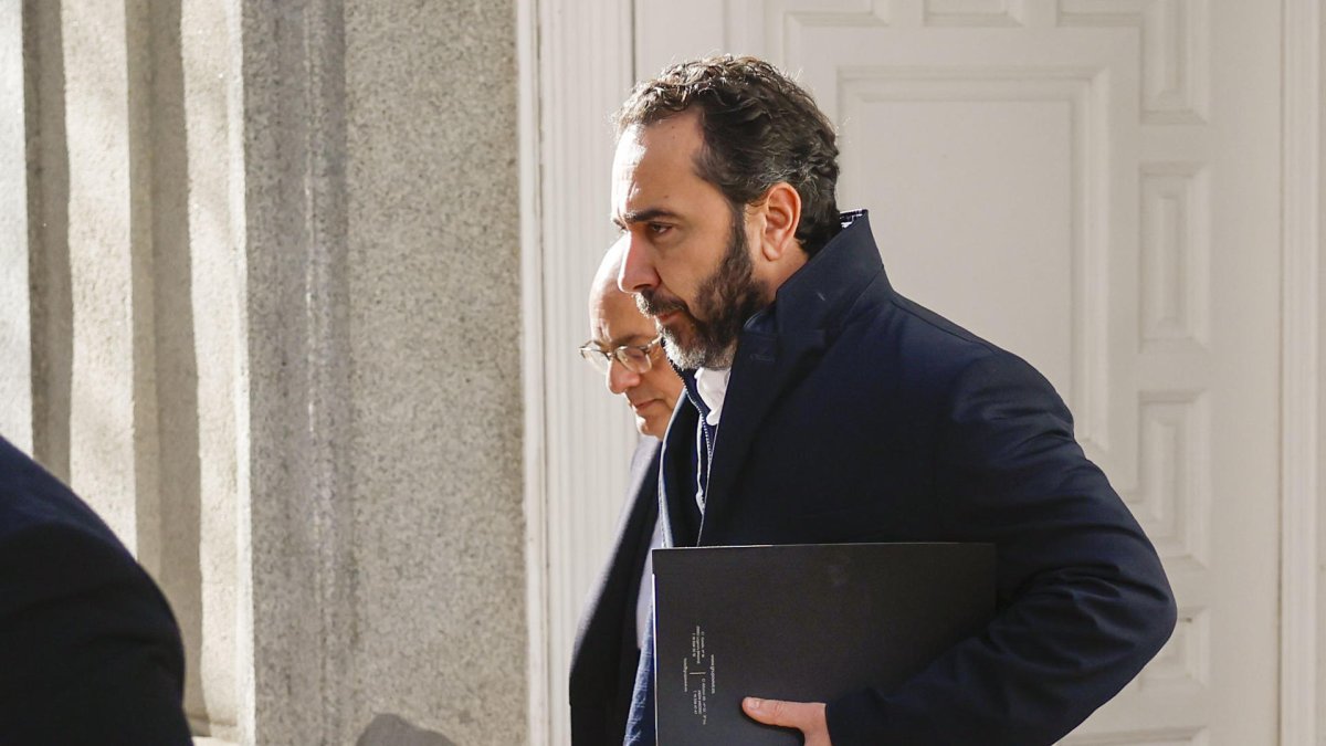 Víctor de Aldama,, el considerado comisionista de la trama de adjudicaciones públicas de mascarillas en plena pandemia, tras testificar ante el juez Leopoldo Puente en el Tribunal Supremo.