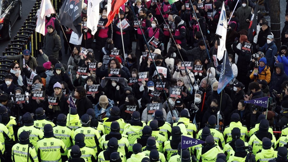 Enfrentamientos en Corea del Sur por la orden de detención contra el presidente. EFE/ Jeon Heon-kyune
