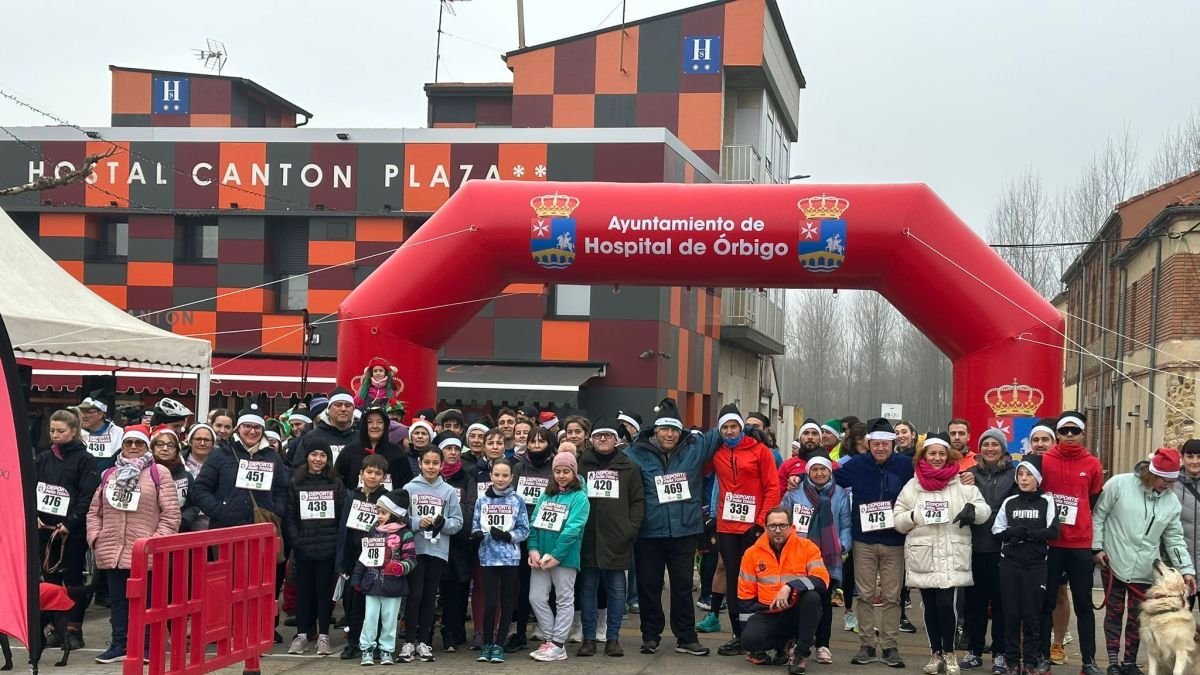 Momento previo a la salida de la Carrera de Navidad celebrada en Hospital de Órbigo. DL