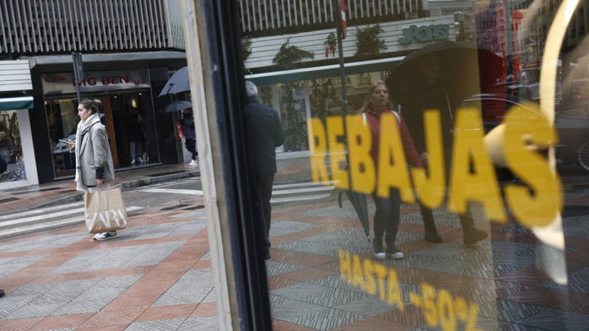 Rebajas en los comercios de León.