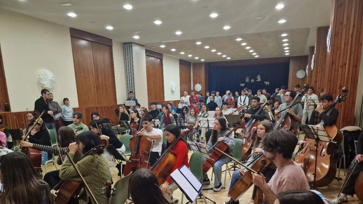 Ensayo de la JOL y músicos de las bandas del Dulce Nombre de Jesús Nazareno, previo al concierto de hoy. dl