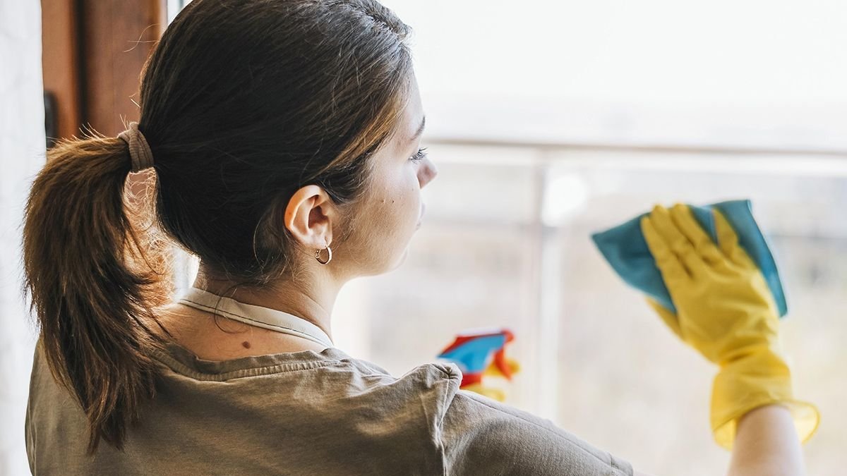 Hay más precariedad en sectores feminizados, como limpieza. dl